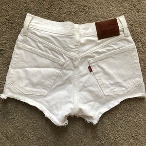Levi’s cut off  shorts 🐚✨